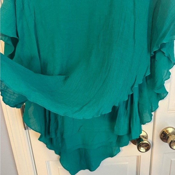 Casual yet elegant green neck angled flattering green blouse. XL - Picture 6 of 6